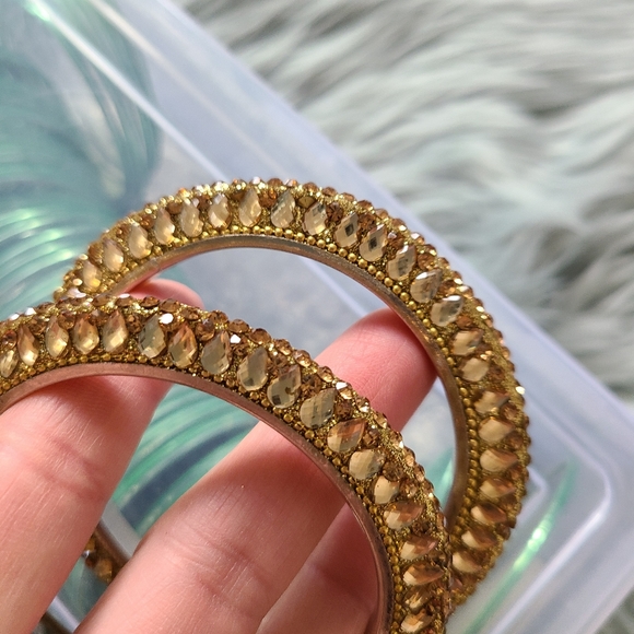 2 Chunky Rhinstoned Bangles. - Picture 3 of 5